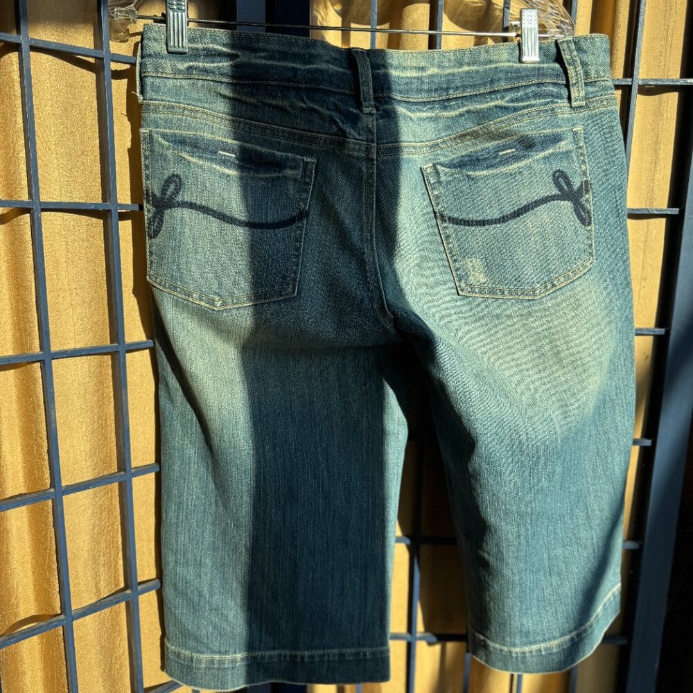 Fortune Denim Designer Jean Bermuda Size 30 Gold Button
